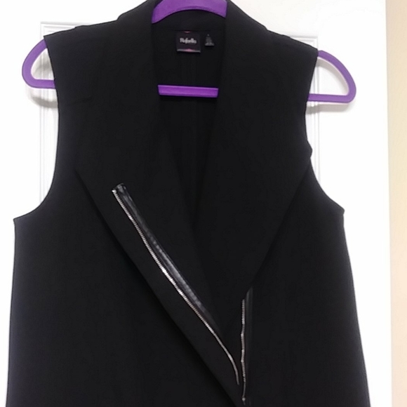 Rafaella Vest - Picture 3 of 10